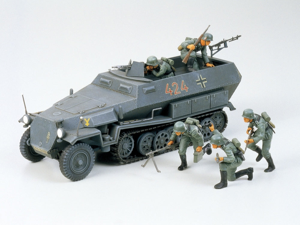 Tamiya German Hanomag Sd.Kfz 251/1 1:35 Model Kit